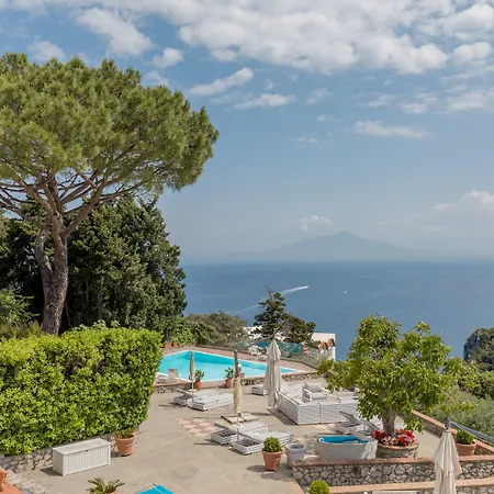 Carolina Konukevi Capri