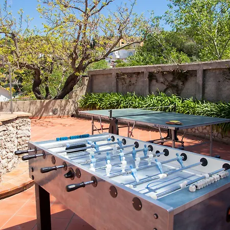 Carolina Konukevi Capri