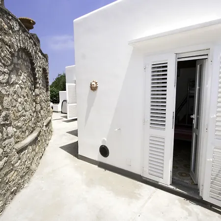 Konukevi Carolina 4*